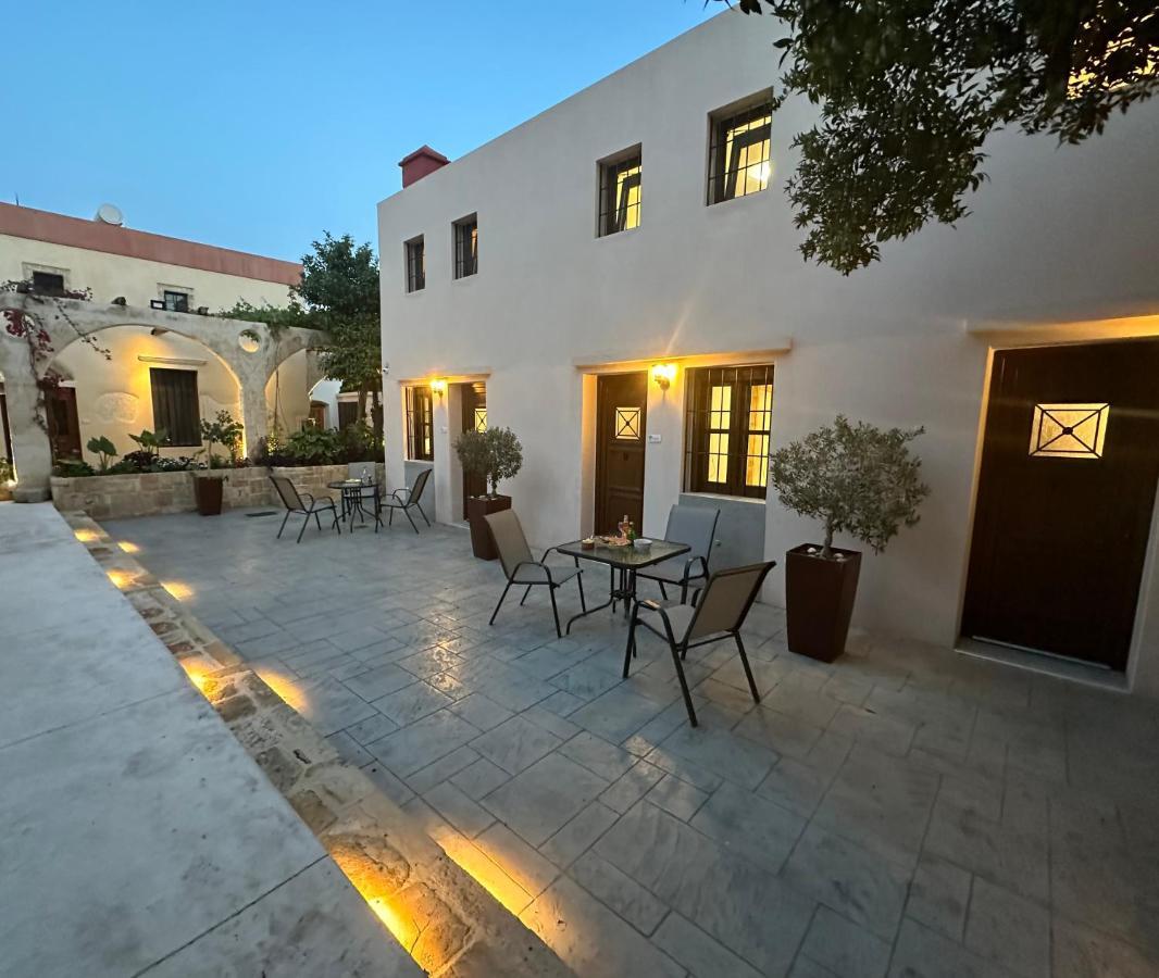 Sala Historical Luxury Suites Rhodes City Екстер'єр фото